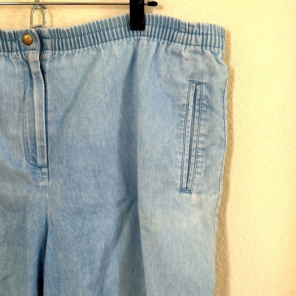 Karen Scott size 18 denim shorts. - Picture 2 of 6